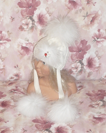 Шапочки с мех помпонами, детские и взрослые, итальянский меринос, машинная и ручная вязка на заказ