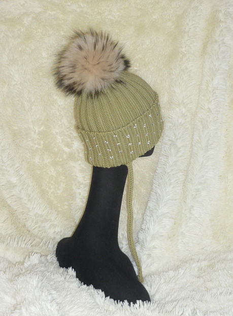 Шапочки с мех помпонами, детские и взрослые, итальянский меринос, машинная и ручная вязка на заказ