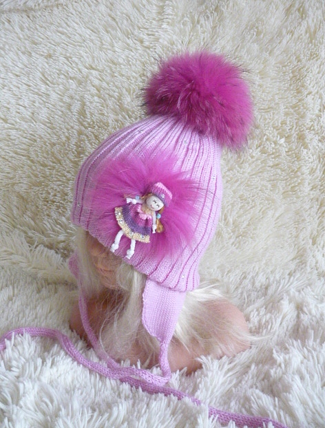 Шапочки с мех помпонами, детские и взрослые, итальянский меринос, машинная и ручная вязка на заказ