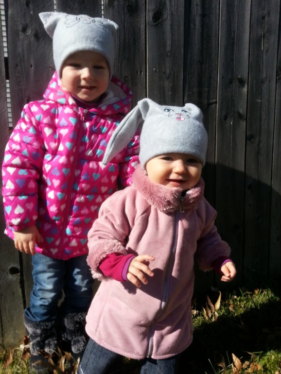 новенькие шапки