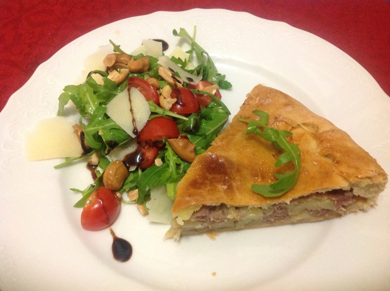 Пирог с мясом и картофелем