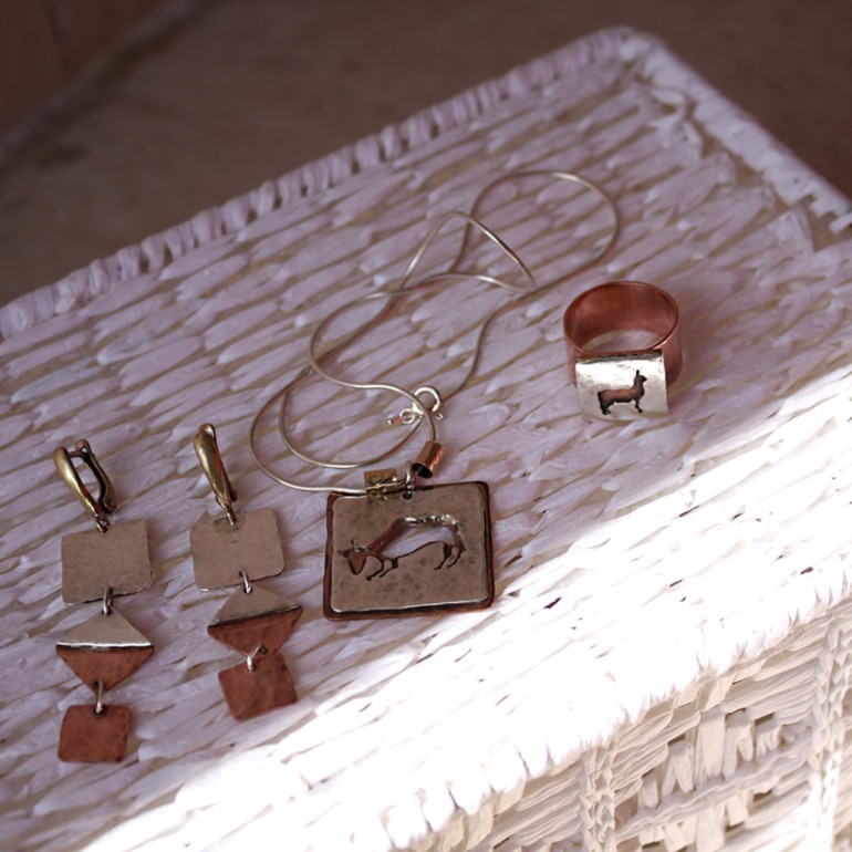 медь и серебро-"наскальная живопись"