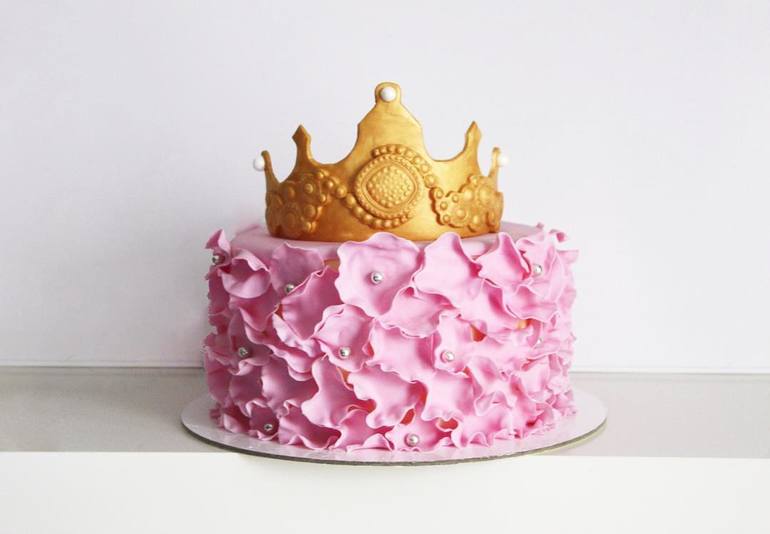 Торт с короной для девочки из мастики фото