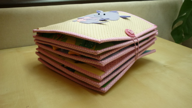 Книжечка с дракошей.