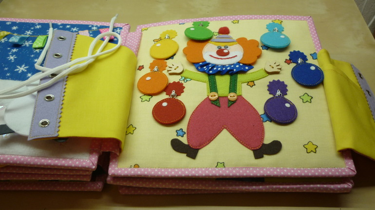 Книжечка с дракошей.