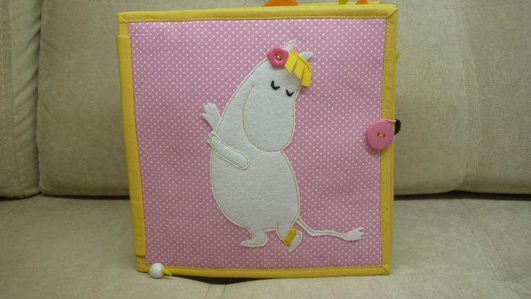 Книжечка с Фреккен Снорк на обложке!