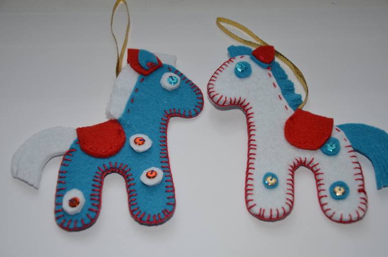Игрушки на ёлку из фетра