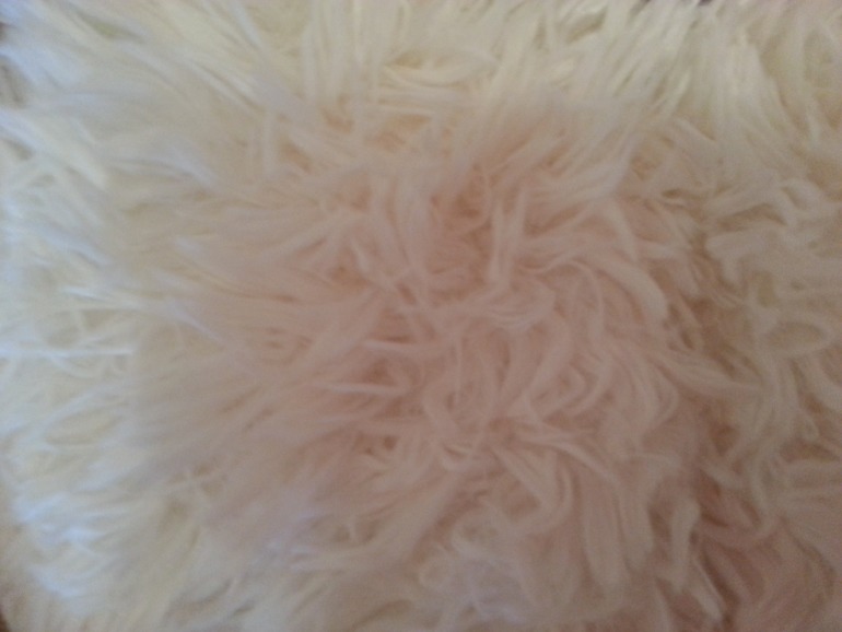 МЯГКИЕ, ВОЛОСАТЫЕ ПЛЕДЫ И НАВОЛОЧКИ!!! ЦЕНЫ НИЖЕ ВСЕХ!!!