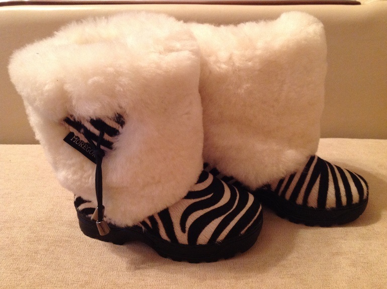 Унты Морегор. Детские. Цена 3400. Новинки по ценам от 2700. Шикарный енот - цена 3800!!!