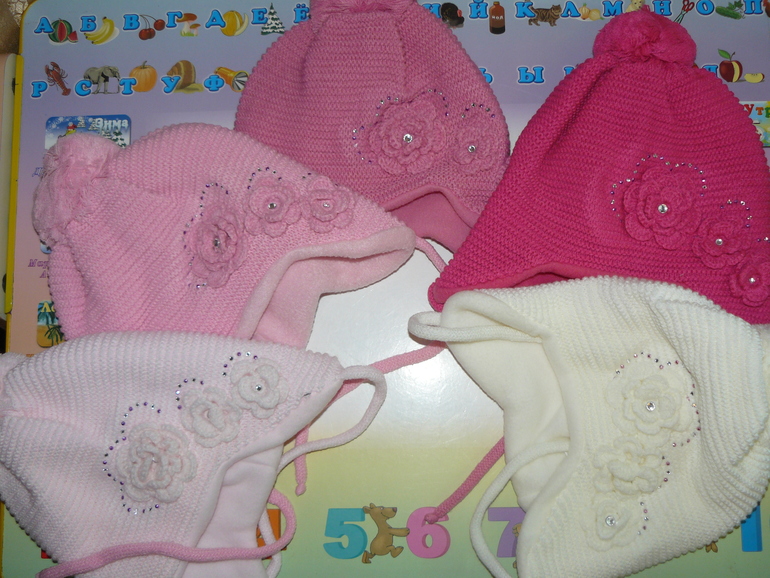 Шапочки для девочек и мальчиков. Все в наличии. Очень большой выбор!!!