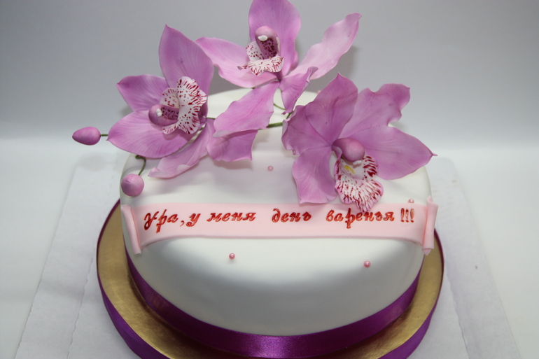 Торт с орхидеей.