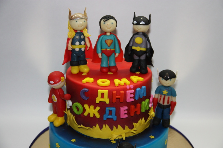 Торт с СУПЕРГЕРОЯМИ.