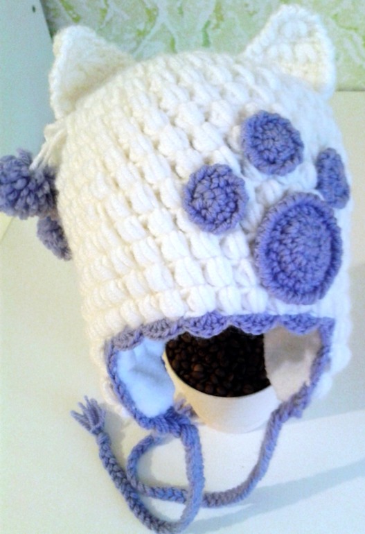 Где-то уже первый снег ложится ..... А у меня шапочки по этому поводу!