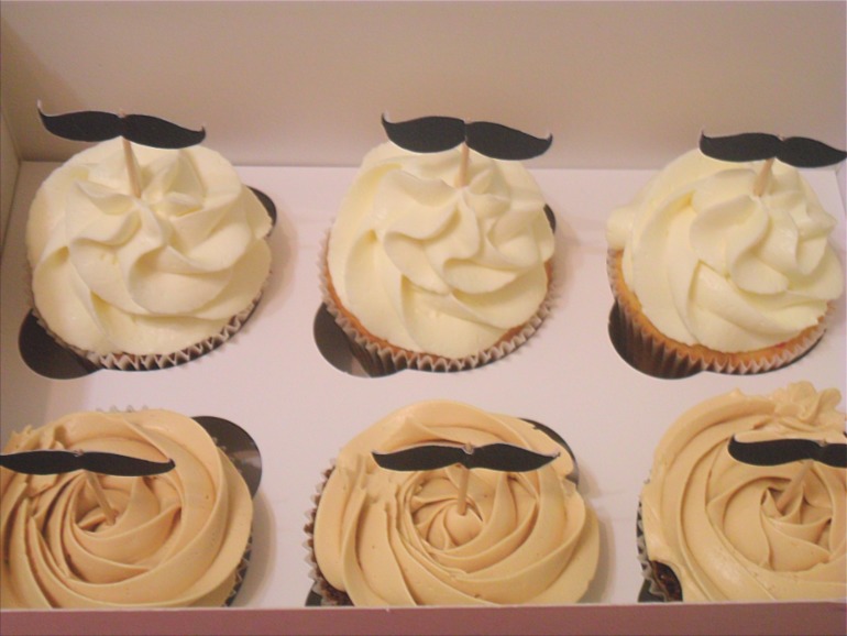 Усатые капкейки))) на  mustache party