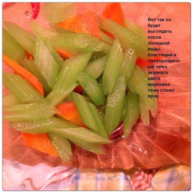 芹菜炒虾仁和腰果 сельдерей жаренный с креветками и кешью