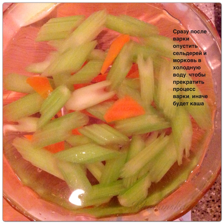 芹菜炒虾仁和腰果 сельдерей жаренный с креветками и кешью