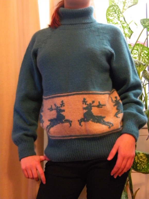 Свитерок с оленями