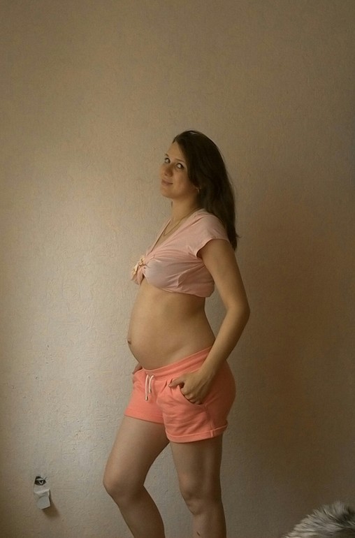 30 недель б. Живот на 30 неделе. 30 Недель животик маленький. Живот на 30 неделе беременности девочкой.