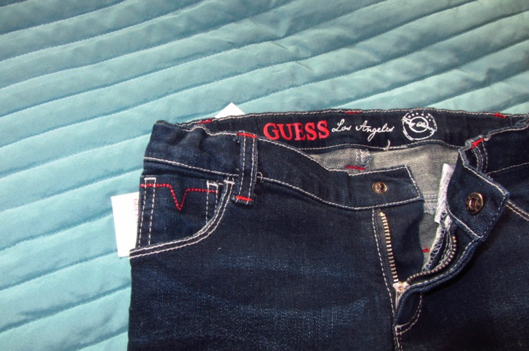 Продаю джинсы GUESS новые р-р 5, 1900