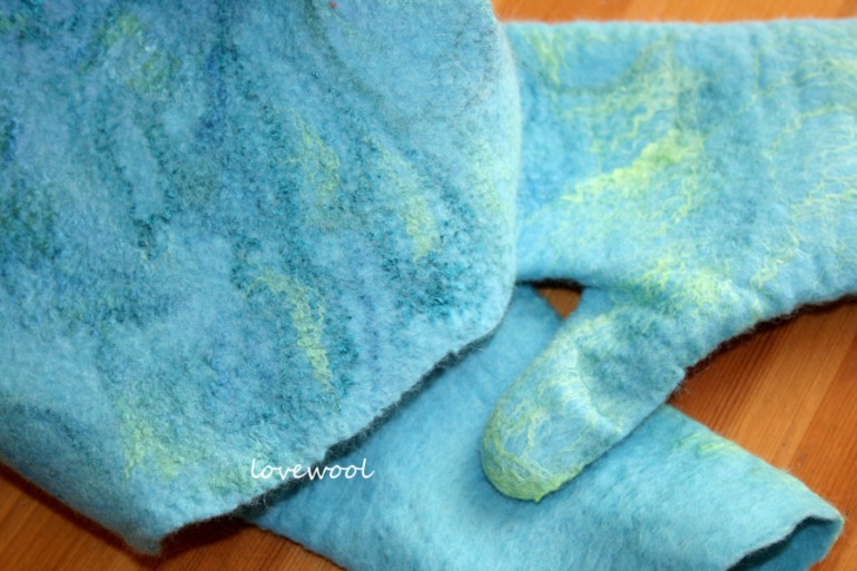 валяный комплект 2 - шапочка и варежки