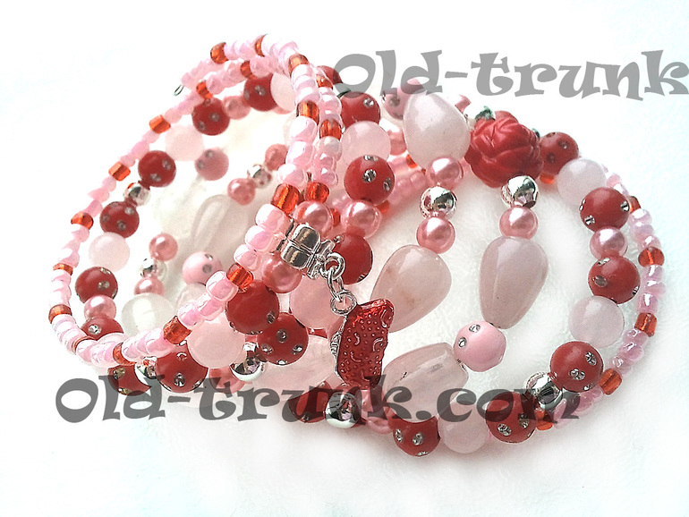 Браслет с розовым кварцем. Скромность.