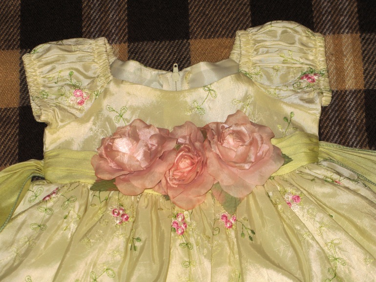 Праздничное платье б/у - 1 раз на фотосессию, ( фисташковый цвет) 2500р