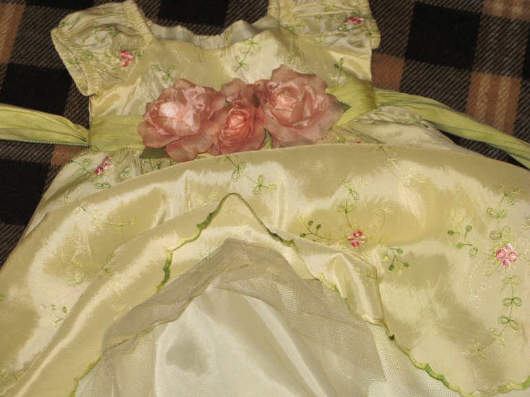 Праздничное платье б/у - 1 раз на фотосессию, ( фисташковый цвет) 2500р