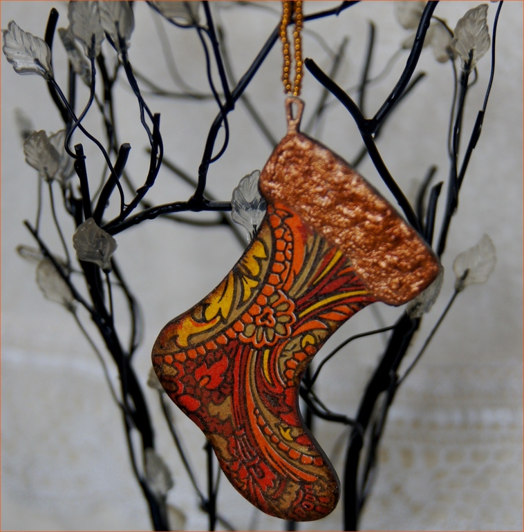 Шкатулка и игрушки на ёлку.