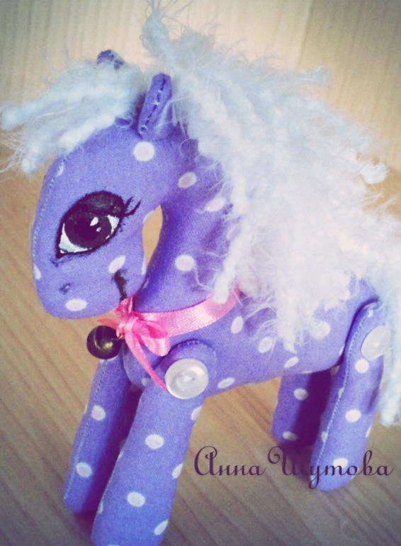 Белогривые лошадки.