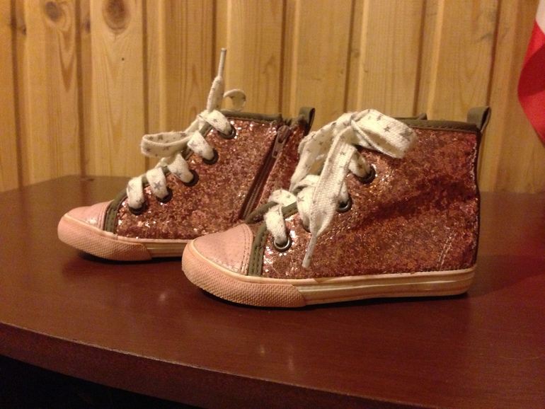 Обувь НОВАЯ И БУ 19, 20, 22, 24, 25размеры ОЧЕНЬ ДЕШЕВО - ОЧЕНЬ СРОЧНО!!!