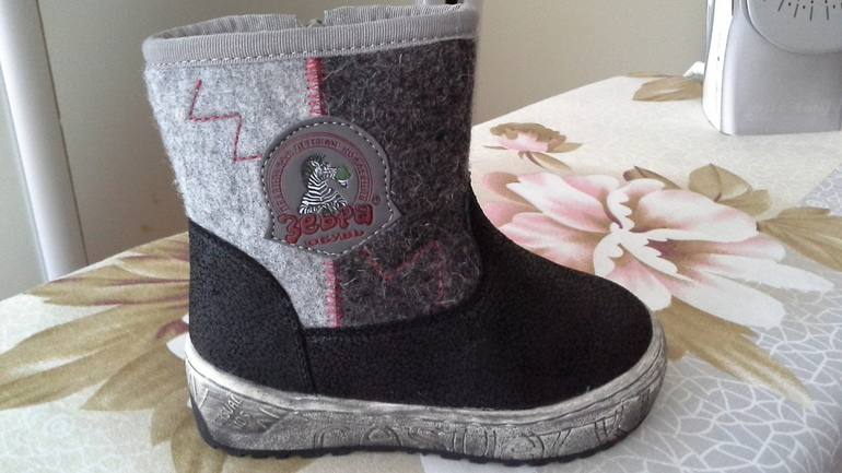 Валенки Зебра, б\у пару раз (быстро из них выросли) абсюлютно как новые