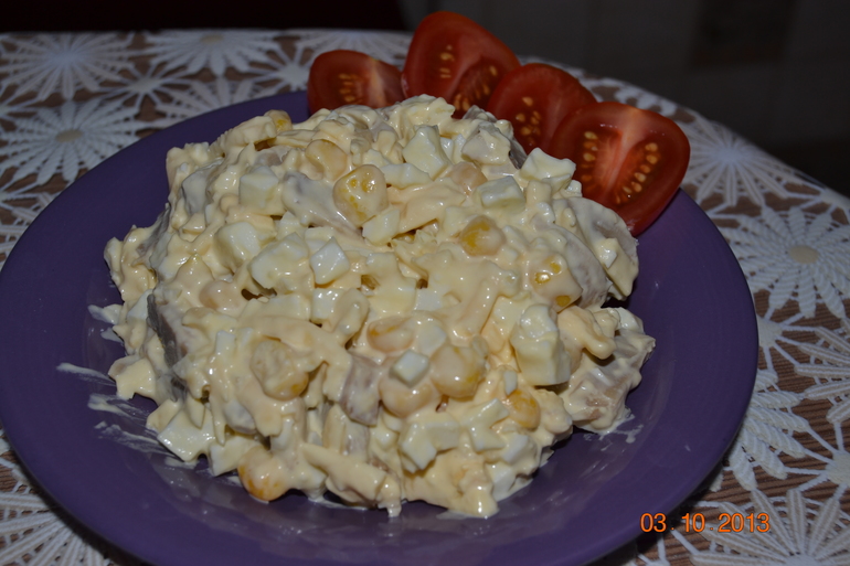 Салат с грибами и кукурузой