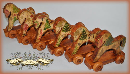 Табун новогодних лошадок.