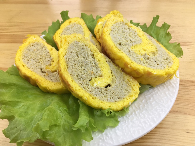 Сырный мясной рулет. Яичные рулетики геншин. Сырные рулетики. Яичные рулетики геншин. Рулет мясной из фарша с картошкой.