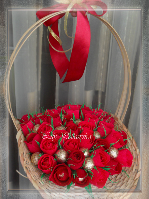 Корзина красных роз...