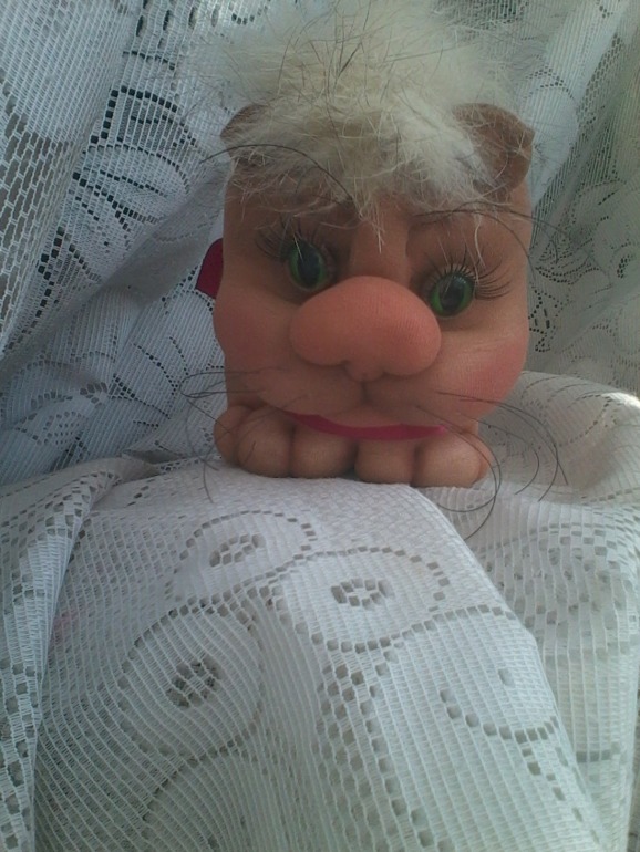 Поколдовала с капроном)))