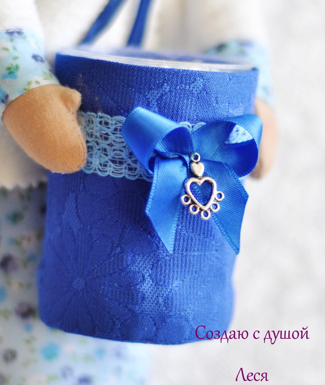 Фея ванной комнаты в синем