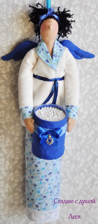 Фея ванной комнаты в синем