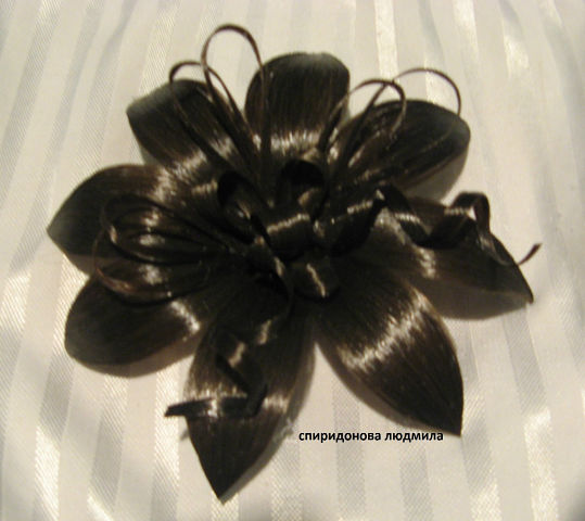 Может быть кто такие заколочки делает?