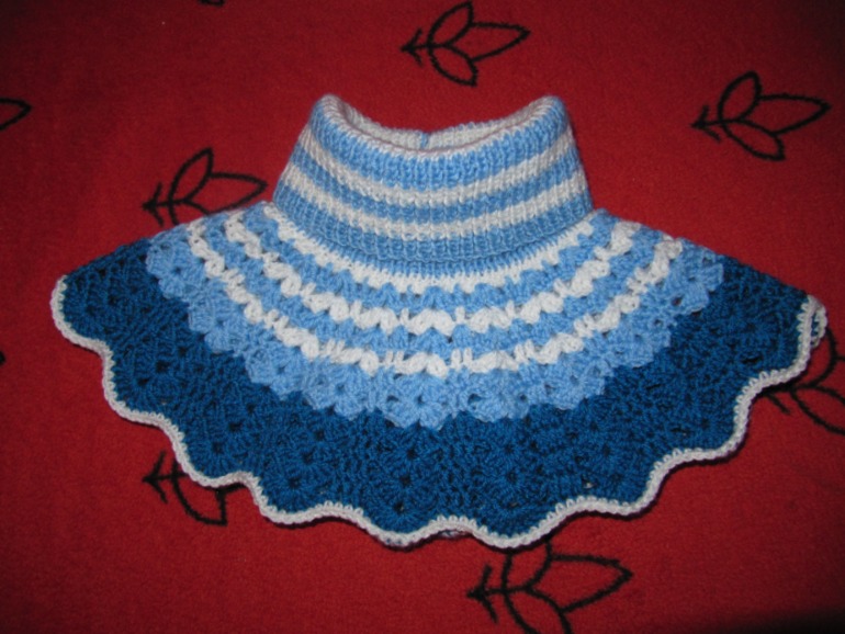 Связала для старшенькой манишку