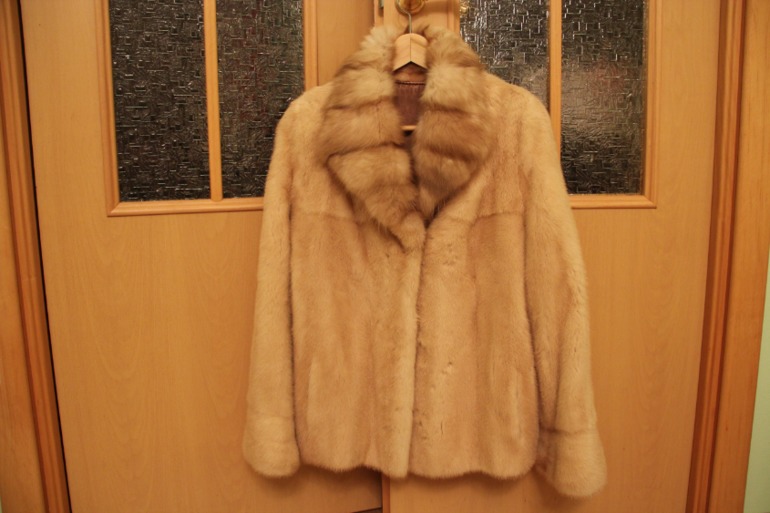 Продам норковую шубу 44 размер,43000 р