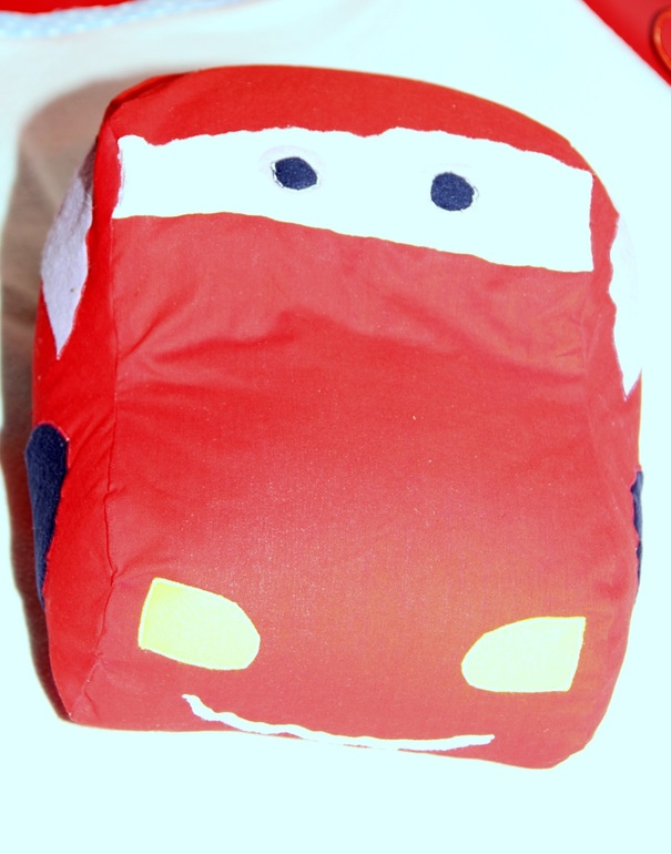 Подушка-машинка большая