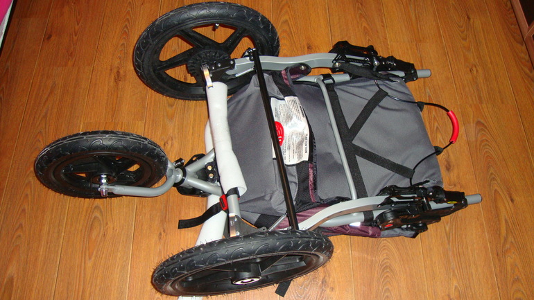 Коляска трехколесная BOB Revolution SE