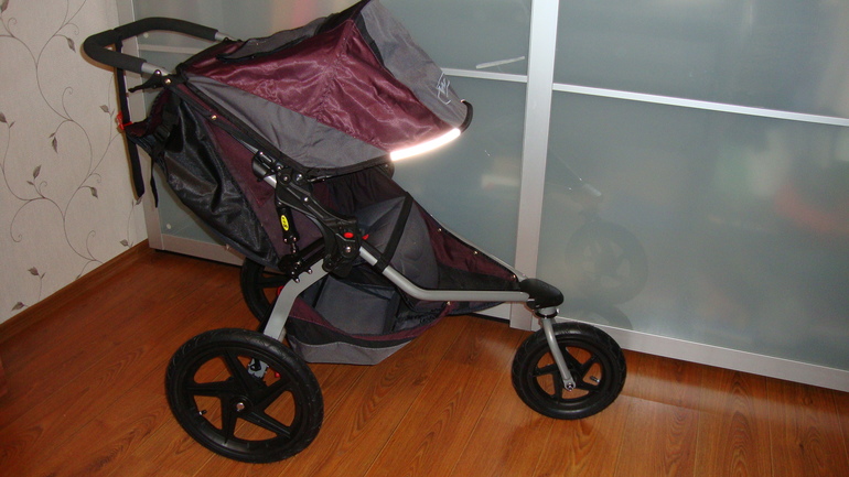 Коляска трехколесная BOB Revolution SE