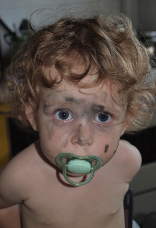 Любитнльница порисовать (на себе (фото))