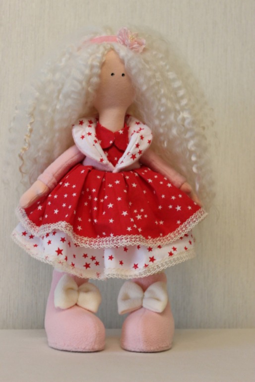 Текстильная кукла ручной работы. Продается.