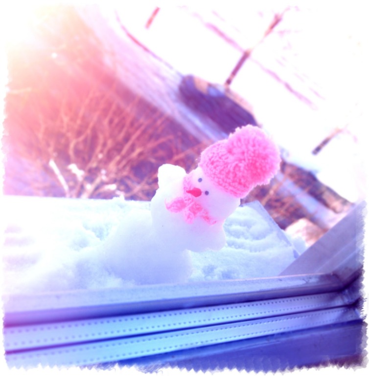 Снеговик на подоконнике