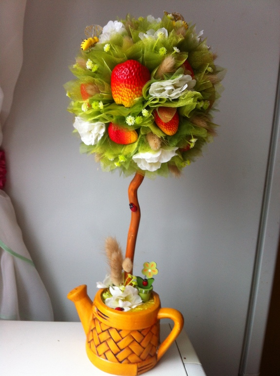 Клубника в цвету!