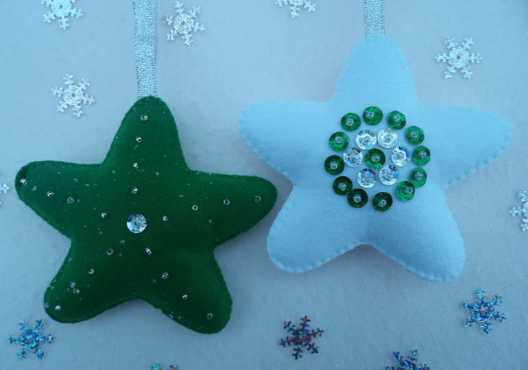 В моем любимом цвете :)  Елочные игрушки № 6 .