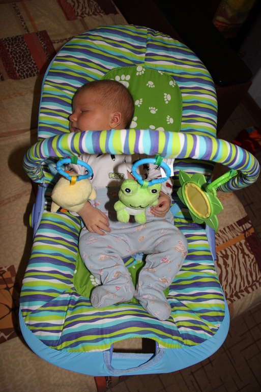 нам сегодня месяц))))))